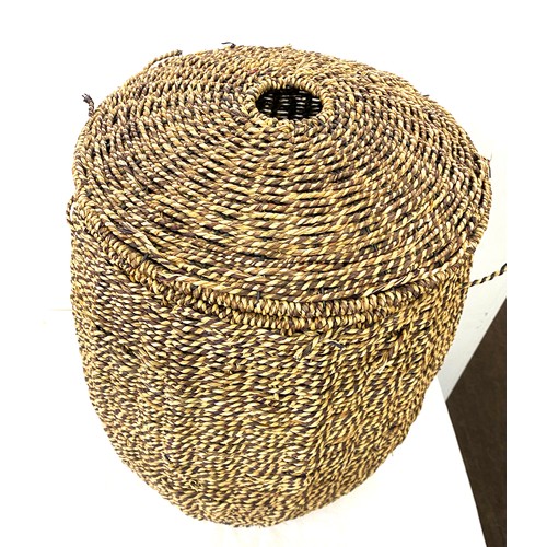 270 - Lidded wicker laundry basket