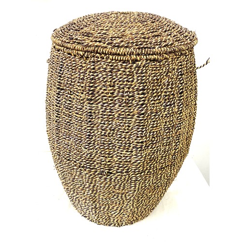 270 - Lidded wicker laundry basket