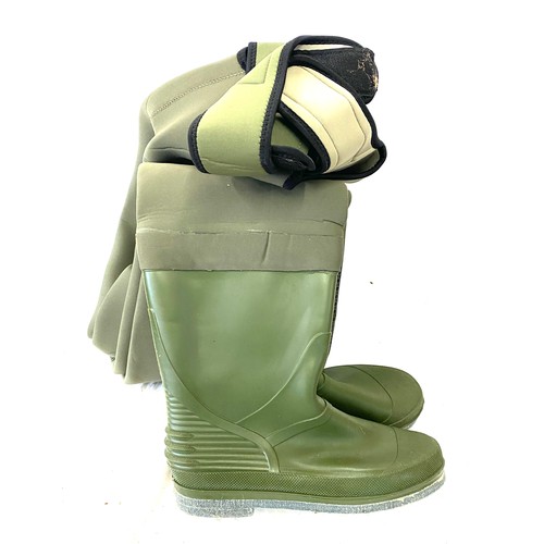 267 - Neoprene chest waders