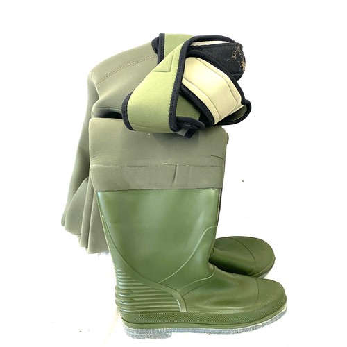 267 - Neoprene chest waders