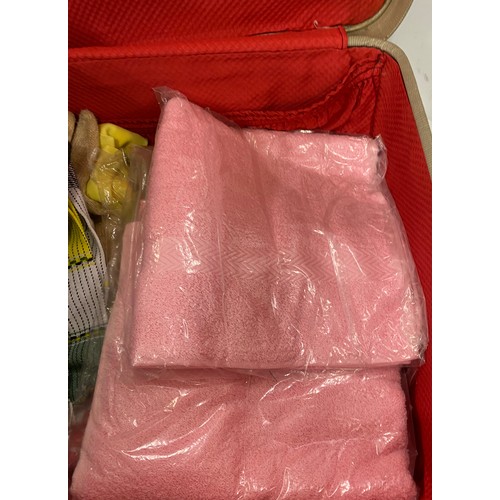 255 - Selection of Lining picnic, rug etc