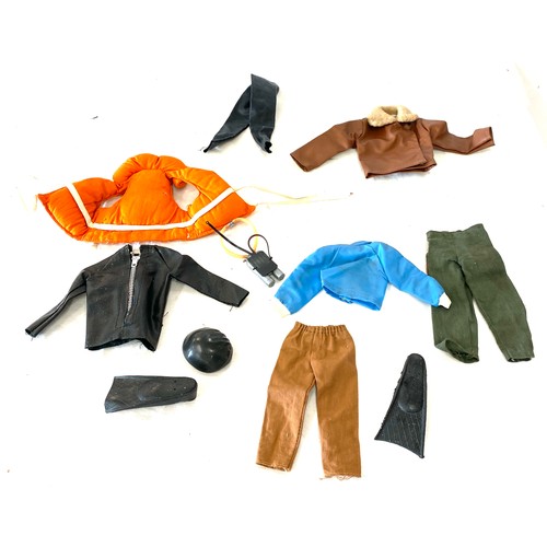 109 - Selection of Vintage 1970s action man clothing