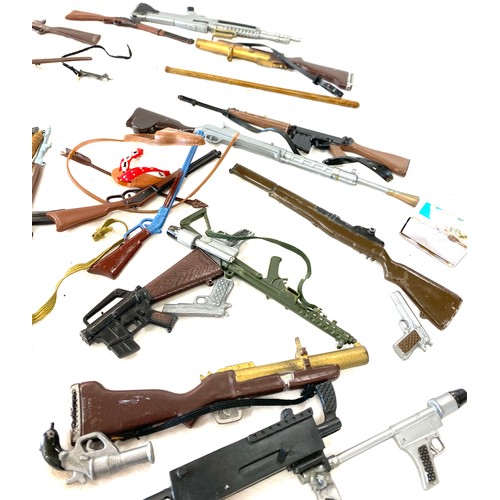 581 - Selection of Vintage 1970s action man weapons