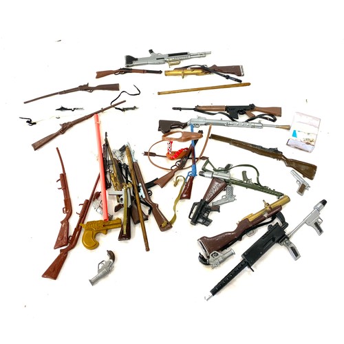 581 - Selection of Vintage 1970s action man weapons