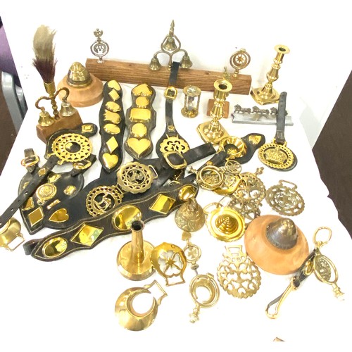 176 - Large selection of brass ware includes horse brasses etc