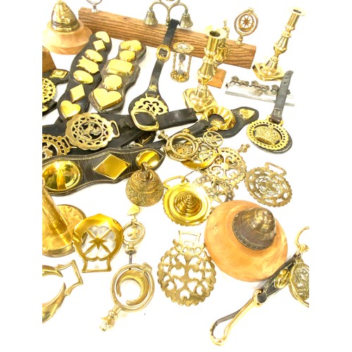 176 - Large selection of brass ware includes horse brasses etc