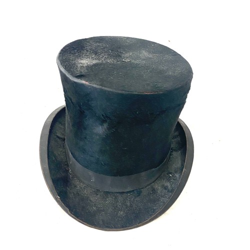 13 - Domine dirige Extra quality top hat, inner hat measures approx 8 inches