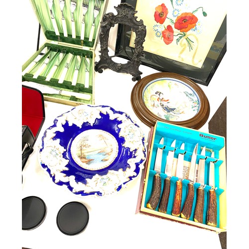 230 - Selection of collectables to include an oriental plate, picture frame, silver plated cutlery sets, b... 