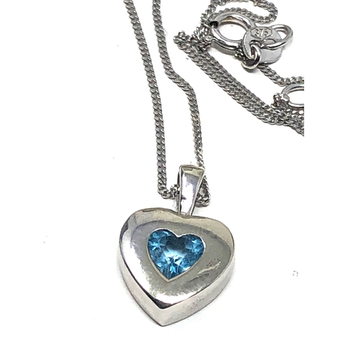 76 - 9ct white gold topaz heart pendant necklace weight 1.8g