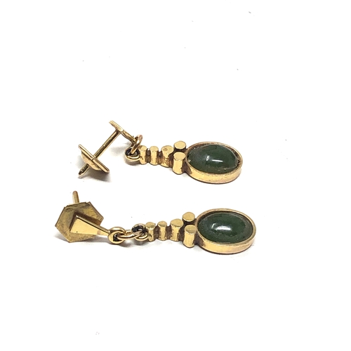 78 - 9ct gold jade drop earrings measure approx 2.8cm drop weight 3g