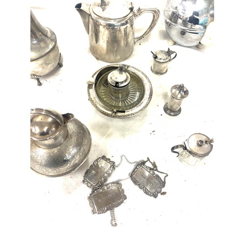 96 - Selection of EPNS silver plate to include sugar bowl, jugs and hotel plate