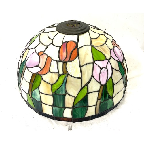 193 - Tiffany style lamp shade measures approx 17 inches diameter