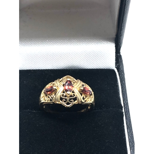 79 - 9ct gold garnet ring weight 2.6g