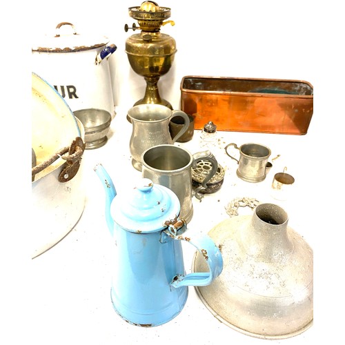 219 - Selection of assorted metal ware includes Oil lamp, brass, copper etc