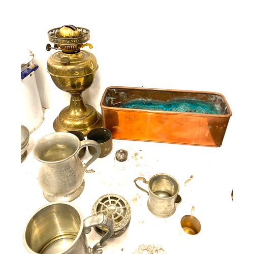 219 - Selection of assorted metal ware includes Oil lamp, brass, copper etc