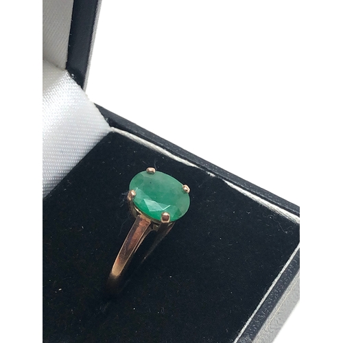 86 - 9ct gold emerald ring weight 1.9g