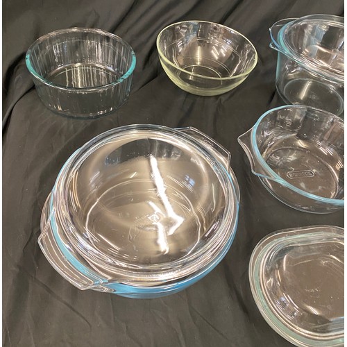 306 - Selection of assorted Pyrex dishes