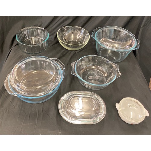 306 - Selection of assorted Pyrex dishes