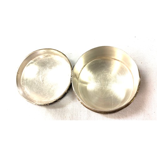 600 - Silver hallmarked 925 pill box, 4cm diameter