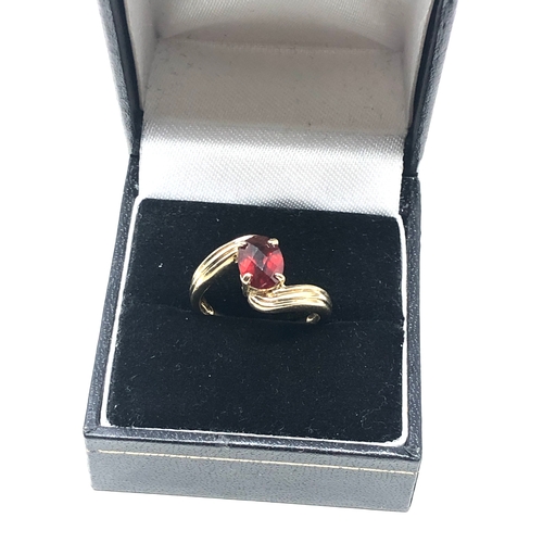 89 - 9ct gold  garnet statement ring weight 3.1g