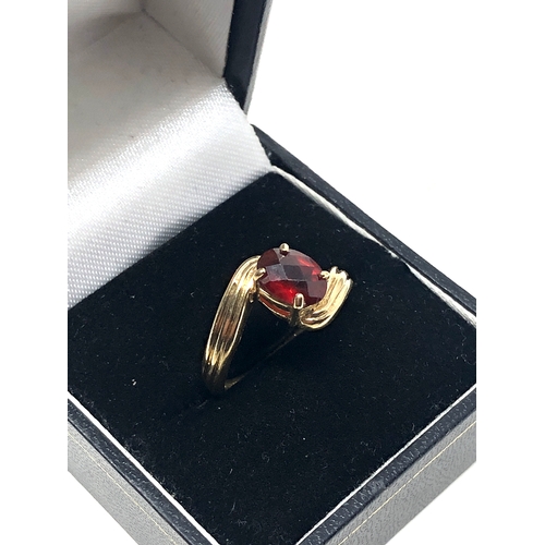 89 - 9ct gold  garnet statement ring weight 3.1g