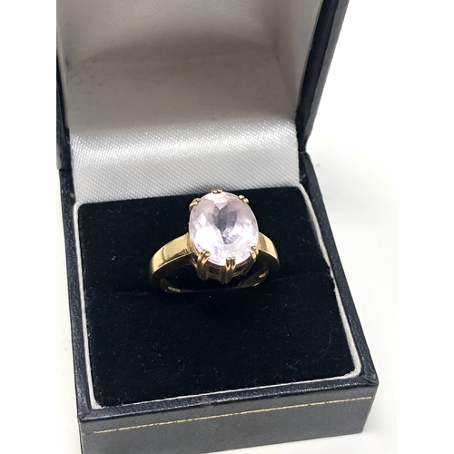 90 - 9ct gold pink gemstone statement ring weight 5.2g