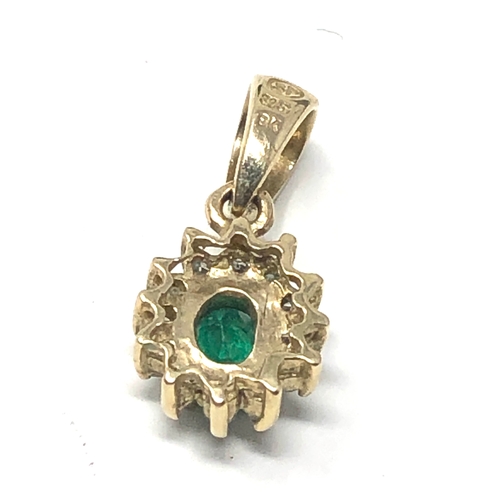 92 - Small green & white stone set pendant weight 0.7g