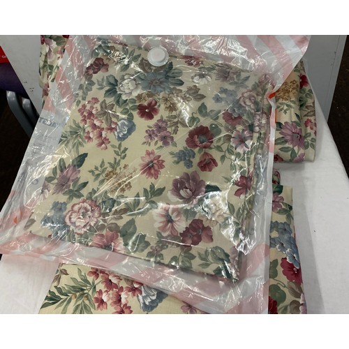 253 - 2 Sets of vintage curtain, both lined, approximate measurements of both 106 x 61 inches,  78 x 61 in... 