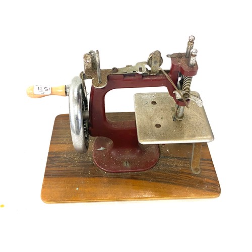 98 - Vintage No1 miniature sewing Machine