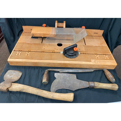 304 - Selection of vintage and later tools includes black and decker work bench etc