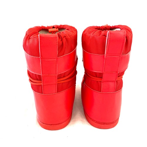 747 - Pair Hunter red walking boots, size 12 (kids)