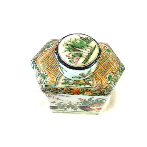 724 - Antique Chinese famille Verte tea caddy, hand painted, approximate height 6 inches