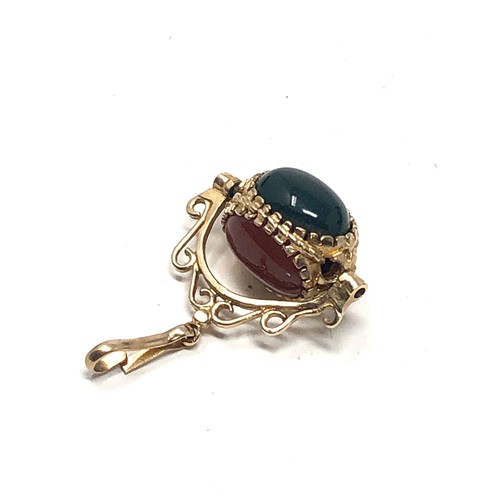 245 - 9ct gold vintage bloodstone, carnelian & onyx spinning fob (3.2g)