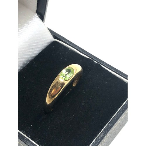 212 - 9ct gold peridot solitaire dress ring (2.1g)