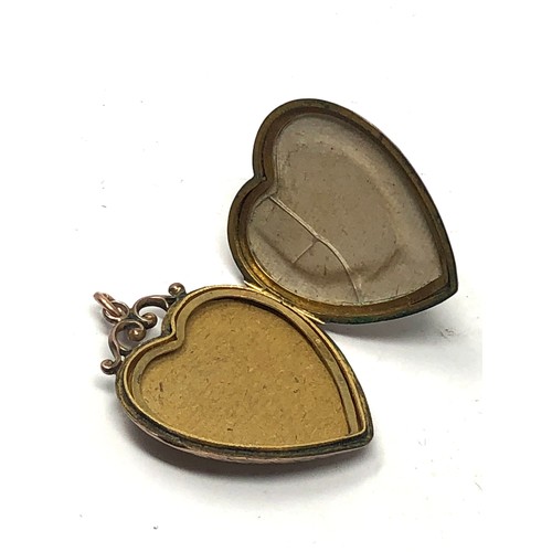 113 - 9ct back & front gold antique foliate etched heart locket (8.2g)