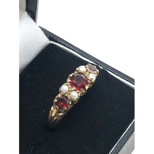 157 - 9ct gold vintage garnet & pearl gypsy setting ring (3.4g)