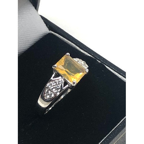 139 - 9ct white gold yellow & white gemstone cocktail ring (3.4g)