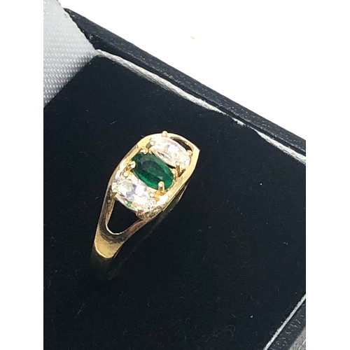 216 - 18ct gold clear gemstone & green paste ring (1.7g)