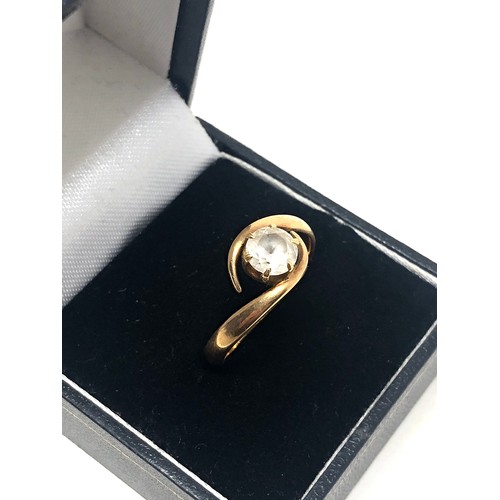 206 - 18ct gold synthetic spinel ring (3.9g)