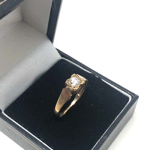 200 - 9ct gold vintage clear gemstone solitaire cathedral setting ring (2.7g)