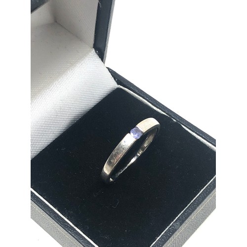 136 - 9ct white gold tanzanite ring (2g)