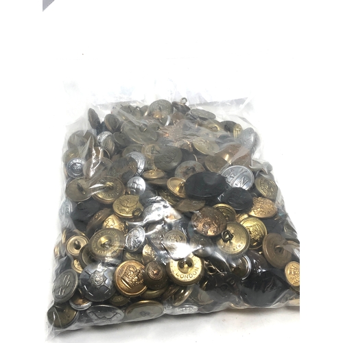 449 - large quantity of military buttons