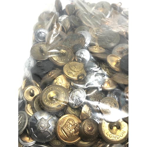 449 - large quantity of military buttons