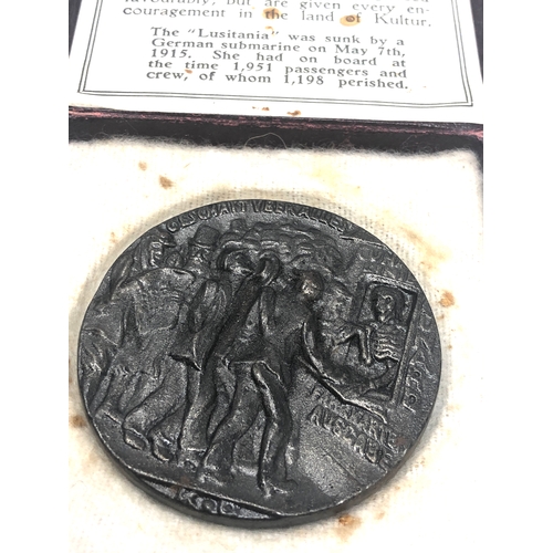 462 - Boxed ww1 lusitania medal