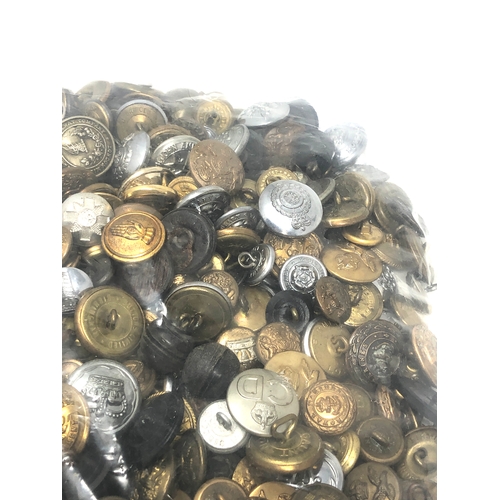 450 - Joblot of vintage uniform military buttons