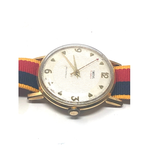 446 - Smiths gents 21 jewel wrist watch the watch is ticking