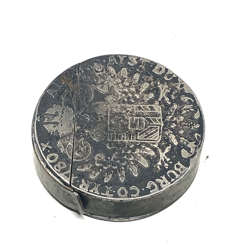 476 - novelty silver coin cigarette lighter