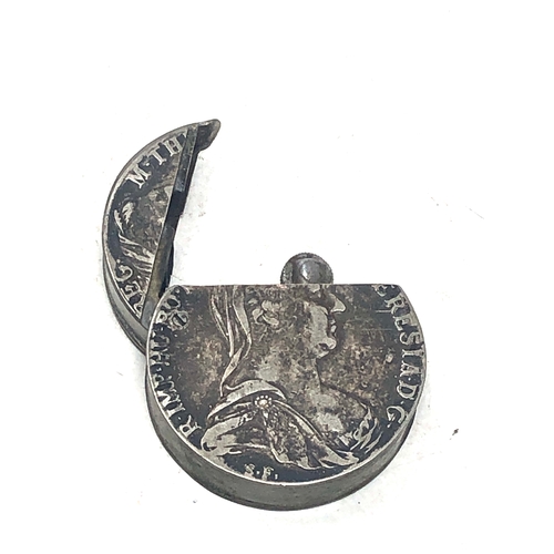 476 - novelty silver coin cigarette lighter