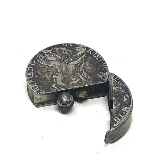 476 - novelty silver coin cigarette lighter