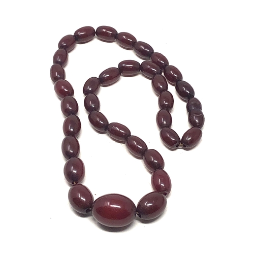 79 - Cherry amber bakelite necklace good internal streaking weight 22.5g